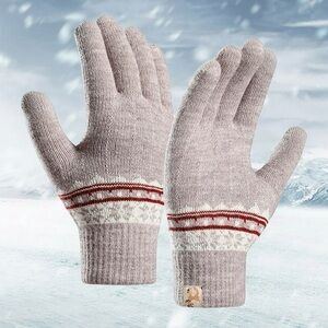 Knit Gloves Gray with Red and White Fair Isle Snowflake Pattern New